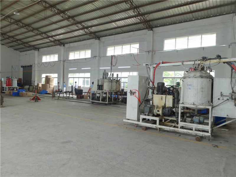 聚氨酯發(fā)泡車間2