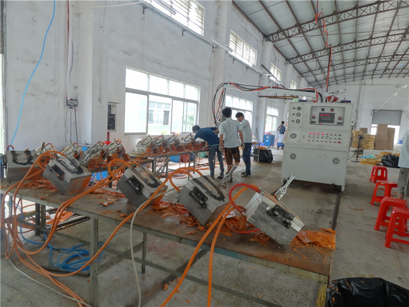 PU發(fā)泡生產(chǎn)線2