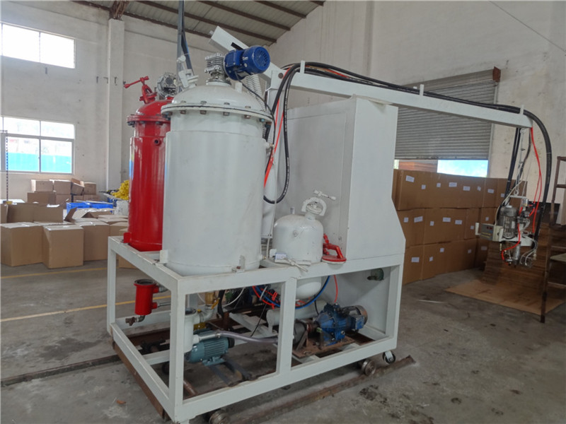 聚氨酯PU發(fā)泡機(jī)