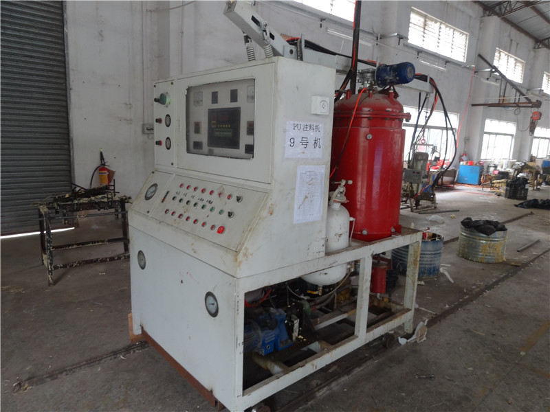 聚氨酯高壓發(fā)泡機(jī)