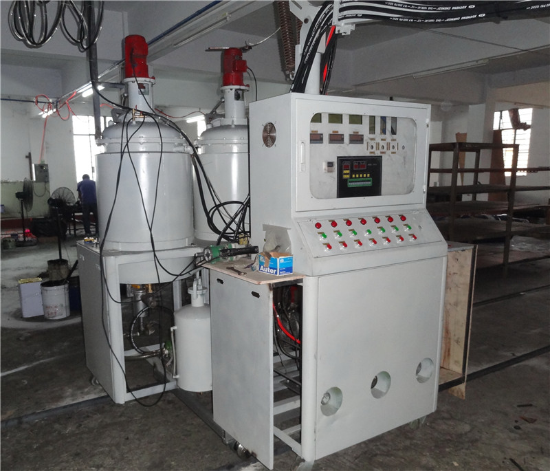 聚氨酯高壓發(fā)泡機(jī)