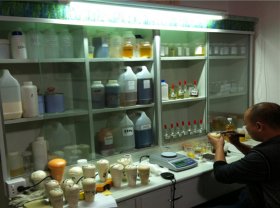 聚氨酯發(fā)泡常用黑白料的比例